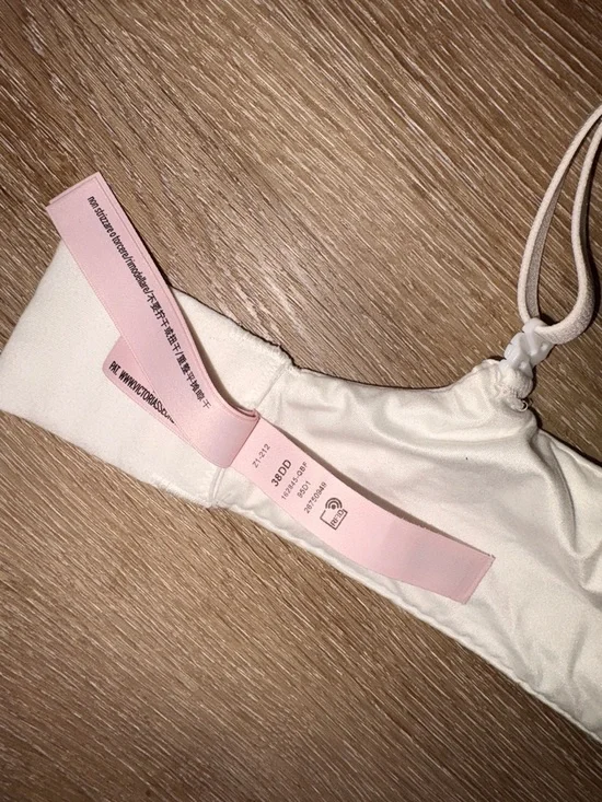 Victoria's Secret Smooth Padded Bra in Ivory - Picture 3 of 4